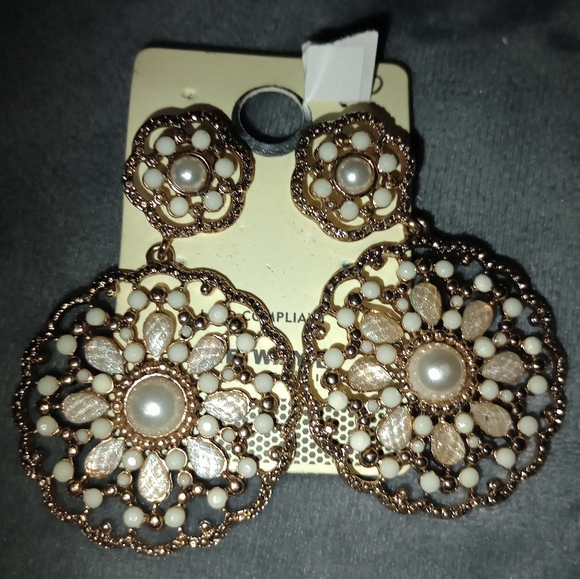 New Beaded Earrings - Picture 1 of 4